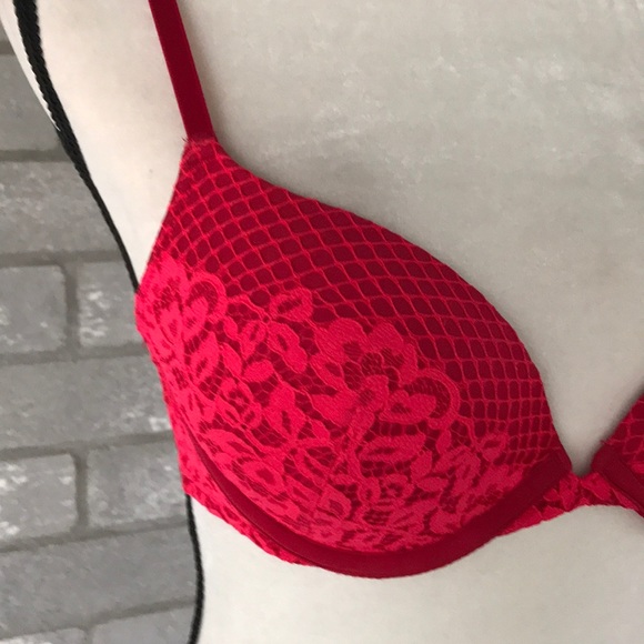 Victoria’s Secret push-up bra size 32D - Picture 2 of 10
